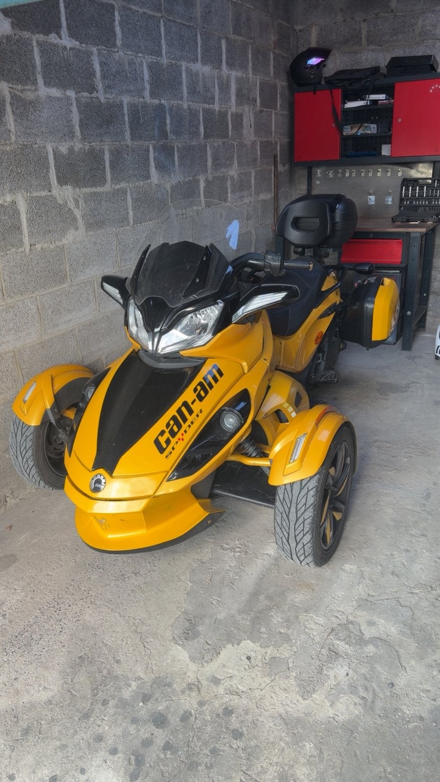 Can-am Spyder ST, Motos