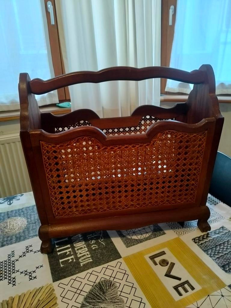Antique wooden magazine rack, Enlèvement