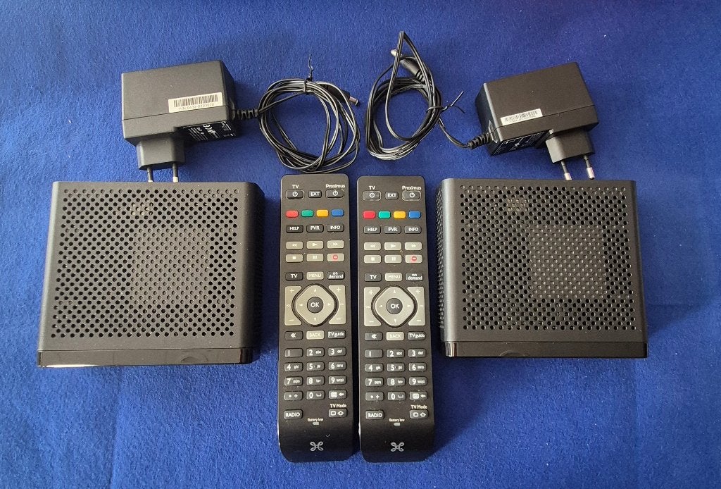 Lot de 2 décodeurs Proximus V5 Compact (désactivés)+Acc., Enlèvement ou Envoi, Utilisé, Décodeur