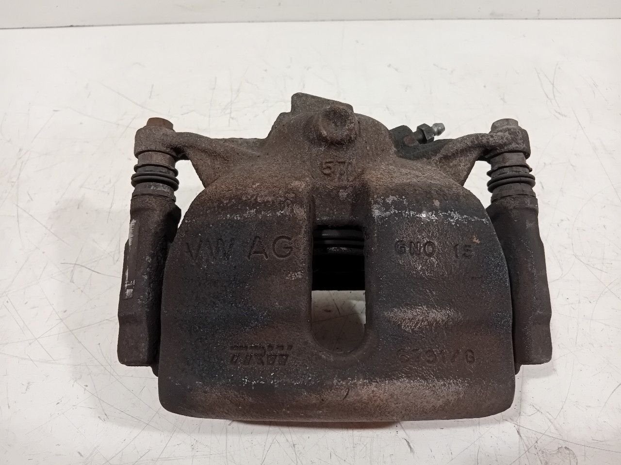 Remklauw links voor Volkswagen Golf, Onderdelen@venauto.nl, Van der Ven Autorecycling B.V., Ettenseweg 76, 4706 PB Roosendaal, The Netherlands