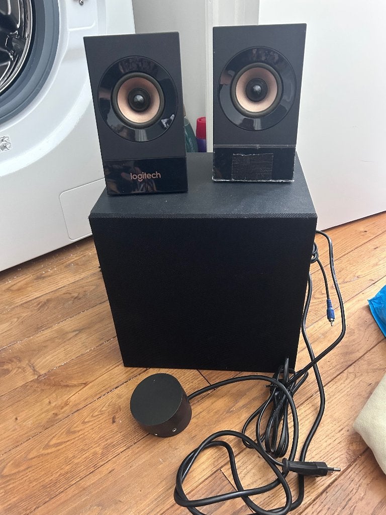 Système de haut-parleurs Logitech Z533 2., Logitech, Enlèvement, Utilisé, 120 à 150 watts