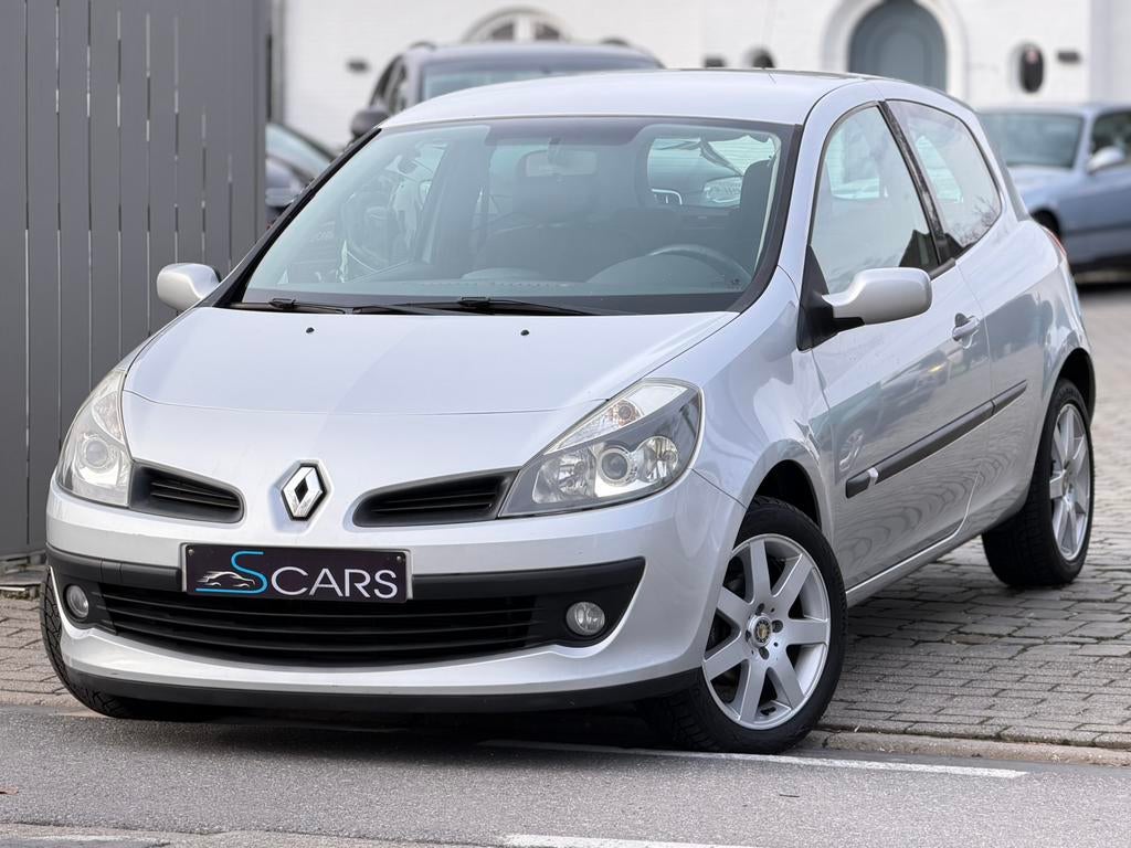 Renault clio 1.6i ** 050.000 km ** Automatiek ** Airco **, Auto's, 82 kW, 4 cilinders, Bedrijf, 5 zetels