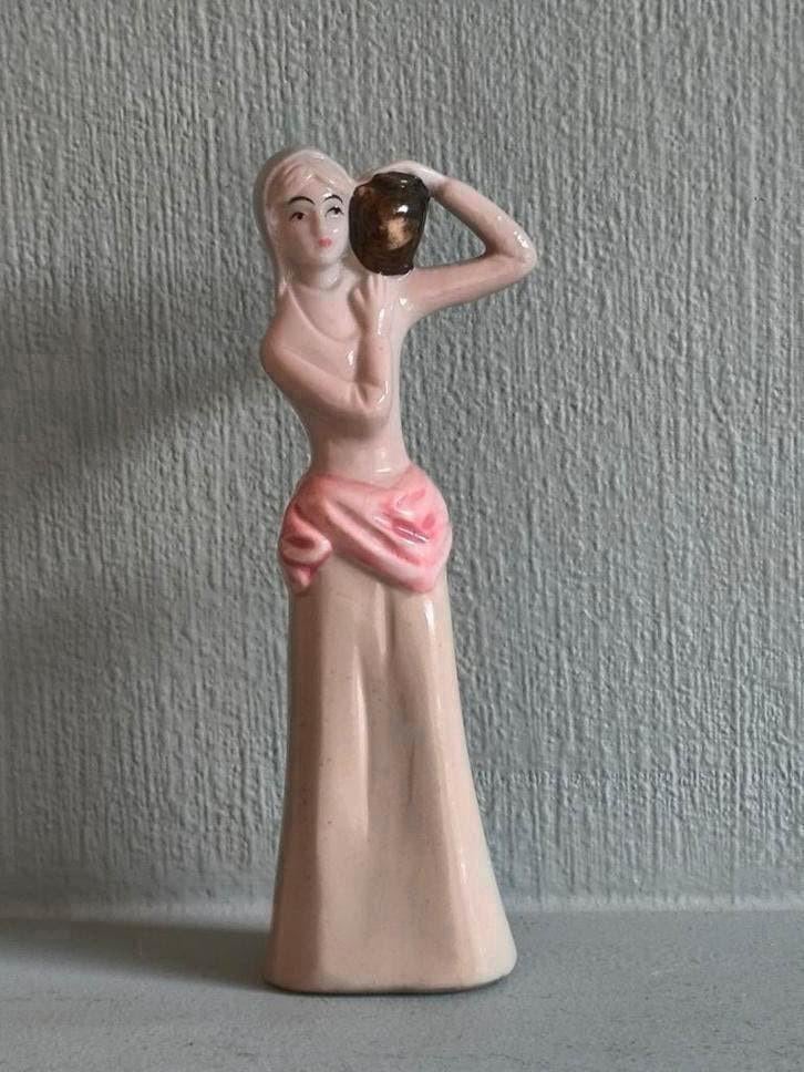 Porseleinen beeldje, meisje met kruik, Ophalen of Verzenden