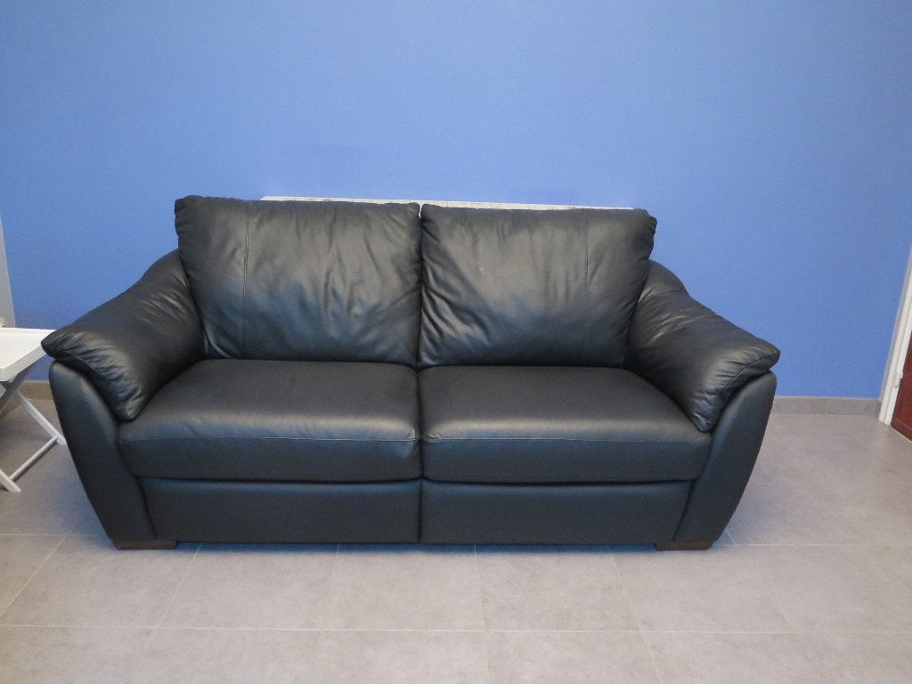Nieuwe lederen zwarte driezitsofa., Ophalen, 150 tot 200 cm, Driepersoons, Zo goed als nieuw