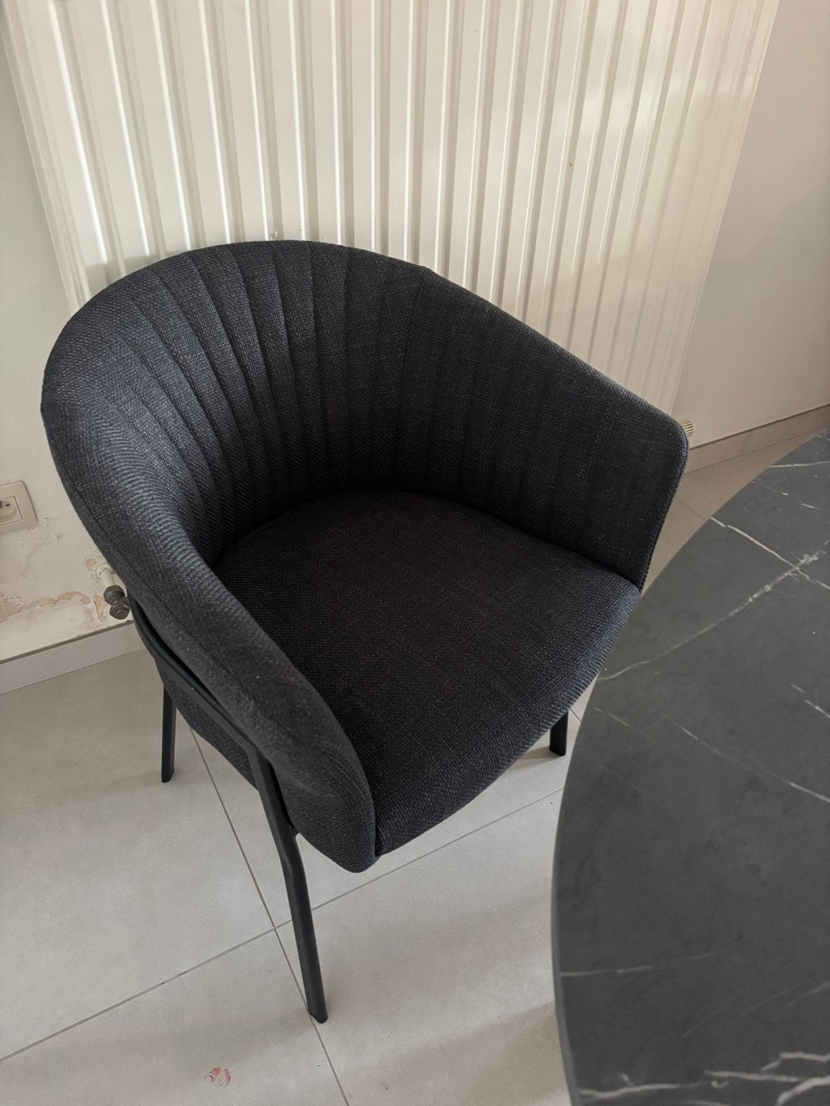 4 CHAISES DE SALLE À MANGER, TISSU NOIR, ÉTAT NEUF, Maison & Meubles, Chaises, Enlèvement, Comme neuf, Noir, Tissus