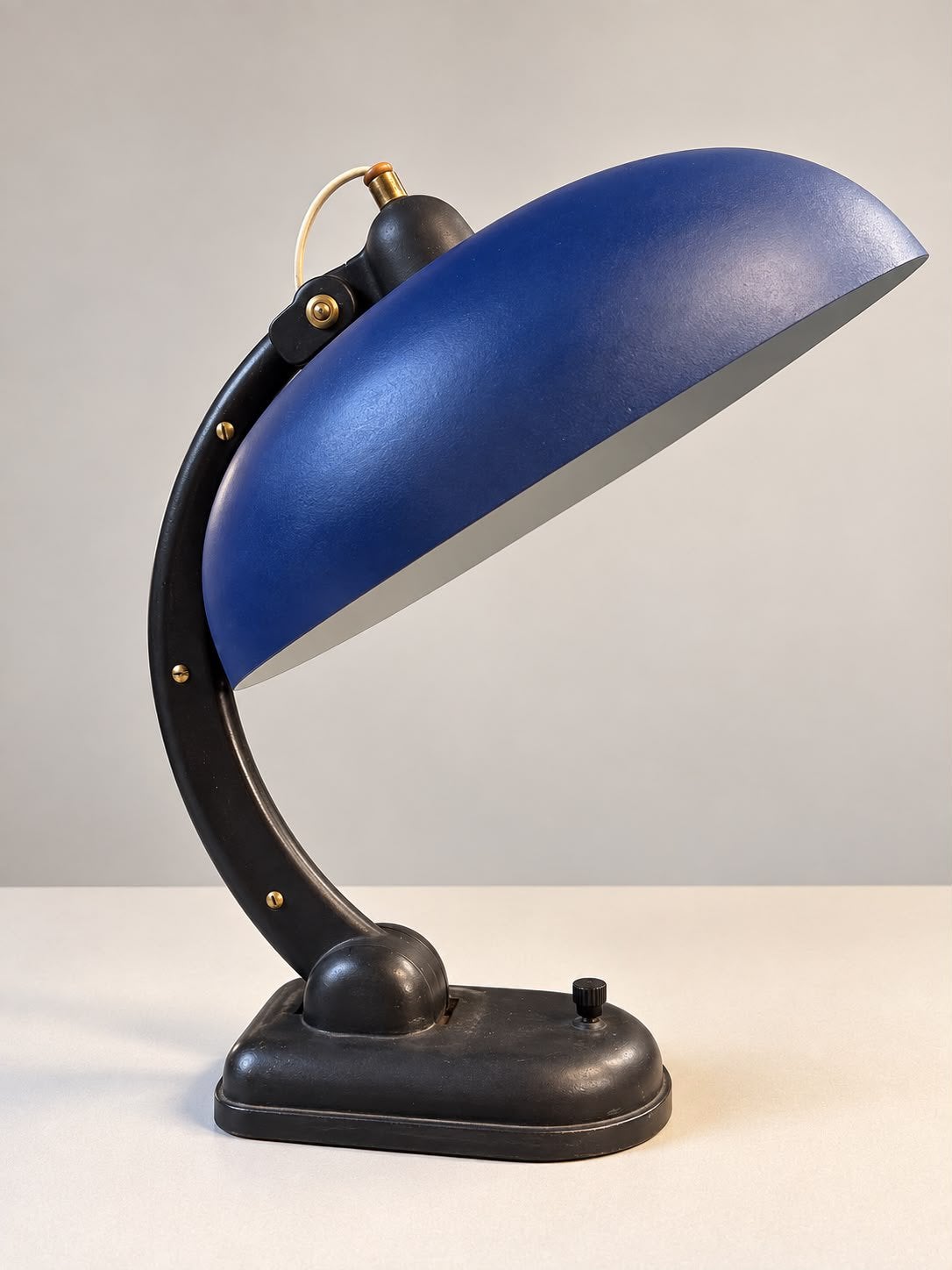 Bauhaus lamp bakeliet met metalem kap, Ophalen