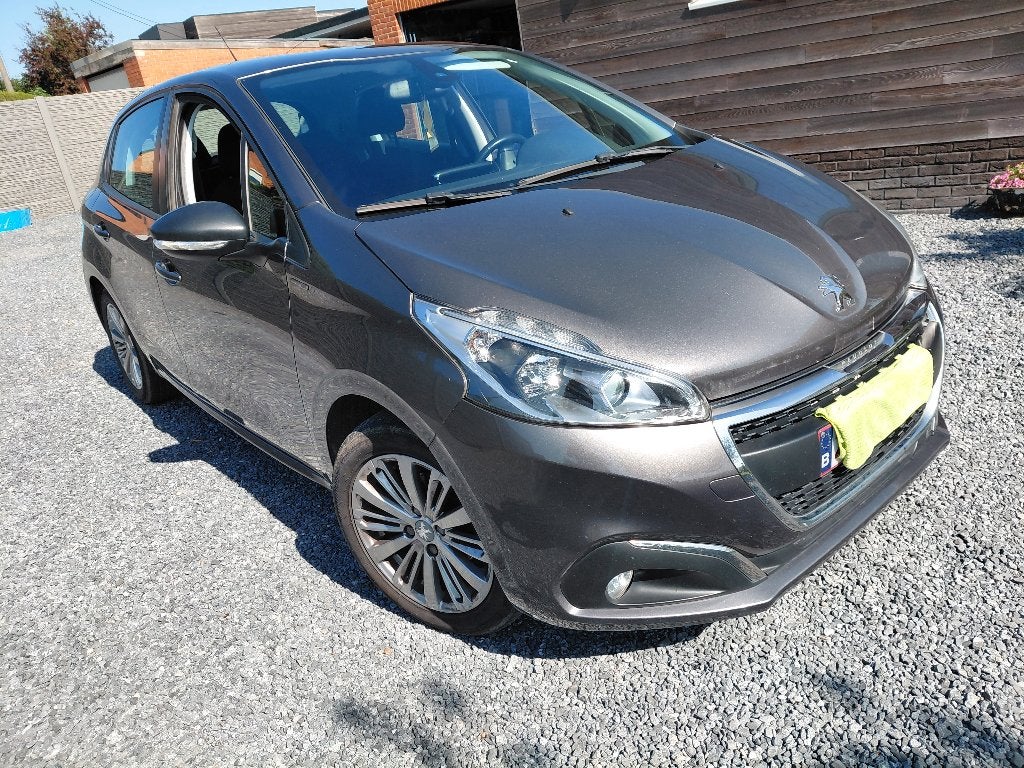 PEUGEOT 208 1,2 Signature, Auto's, Peugeot, Voorwielaandrijving, Stof, Euro 6, 1199 cc