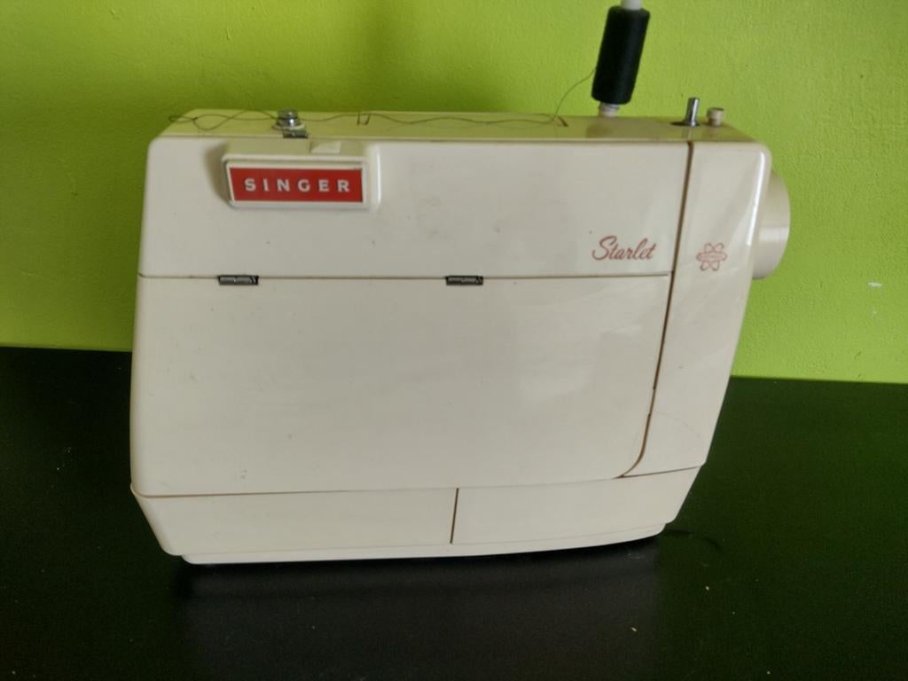 Electrische naaimachine "singer", Ophalen