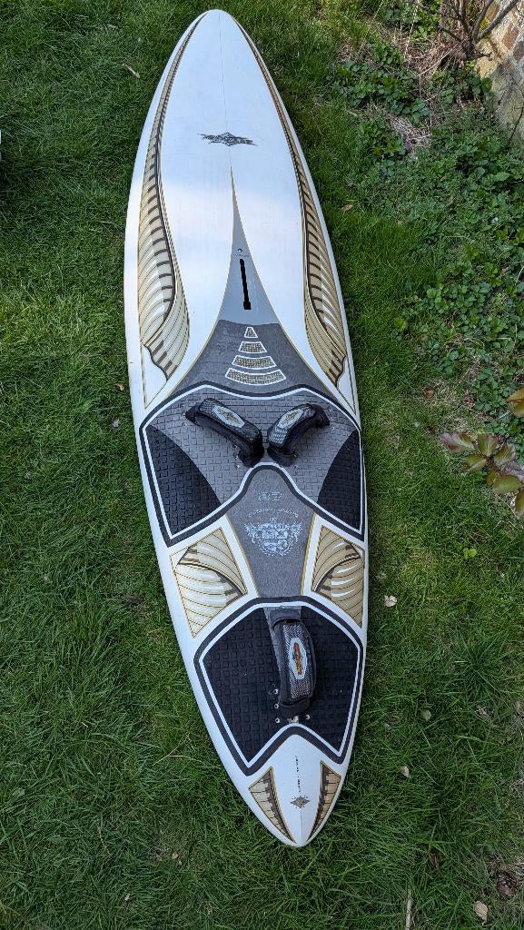 planche de vague naish 87 litres, Sports nautiques & Bateaux, Planche à voile, Enlèvement, Planche, Avec aileron(s)