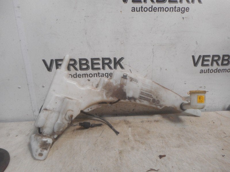 RUITENSPROEIERRESERVOIR Ford Focus 1 (XS4113K163AH), Gebruikt, Henry-Ford-Straße  1
50735  Köln, DE, Ford-Werke GmbH, Kunden@ford.com