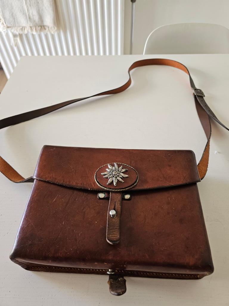 Sac à main militaire suisse ancien, Enlèvement ou Envoi