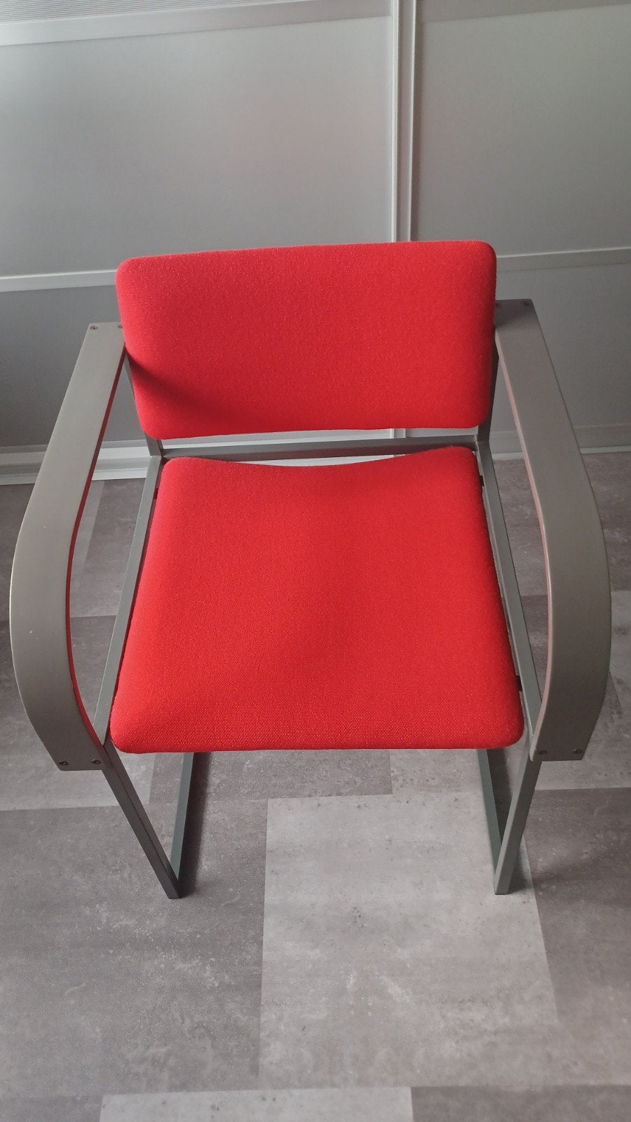 rode design stoel  in stof als nieuw  900€ gekost nu  100€, Maison & Meubles, Chaises, Enlèvement, Rouge, Tissus