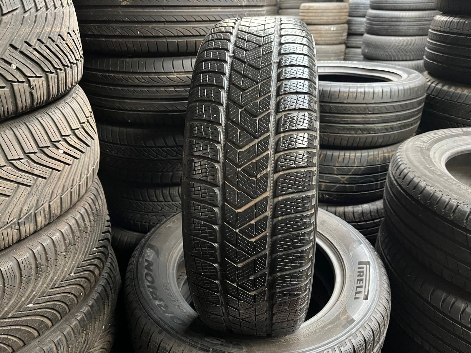 21565r17 215 65 r17 215/65/17 Pirelli Hiver avec montage, Autos : Pièces & Accessoires, Enlèvement ou Envoi