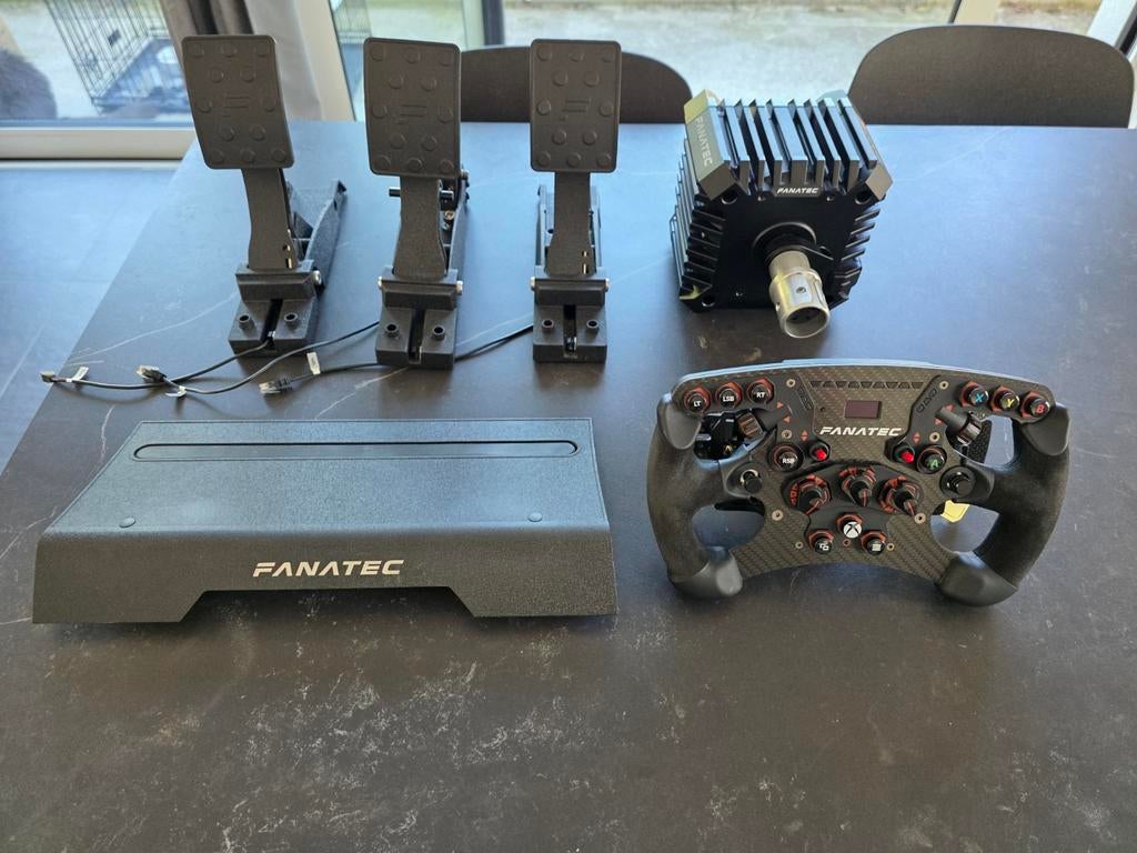 Fanatec CSL DD 8NM + Forumla V.2X + CSL Elite V2 Pedals, Volant de course, Transmission directe, Comme neuf, Enlèvement