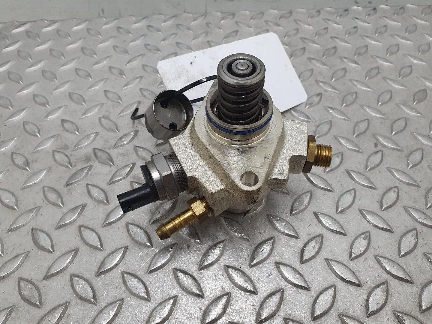 VOLKSWAGEN GOLF BRANDSTOF POMP VOOR DE INJECTOR 2015, Ophalen of Verzenden, Gebruikt, Stiba lid