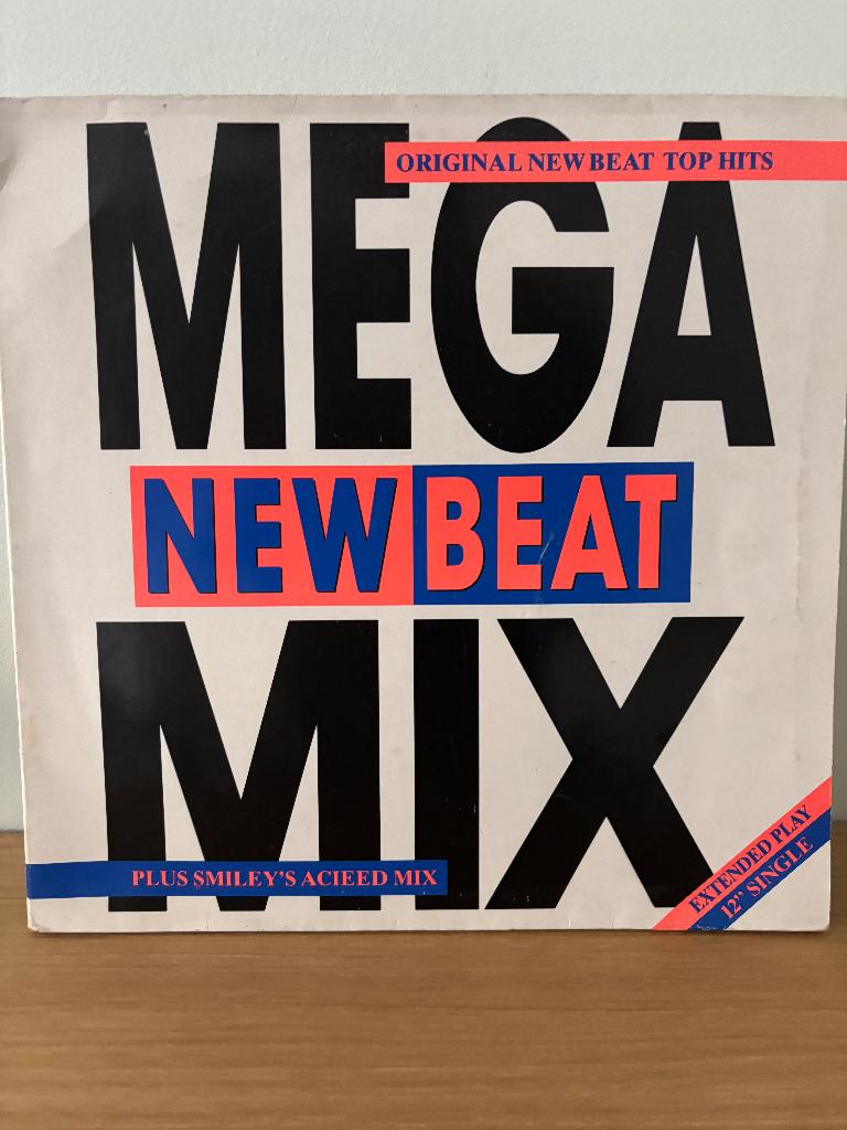 LP - New beat Mega mix - New beat Mega mix, CD & DVD, Vinyles | Dance & House, Utilisé, Pochette gatefold, Avec pochette intérieure
