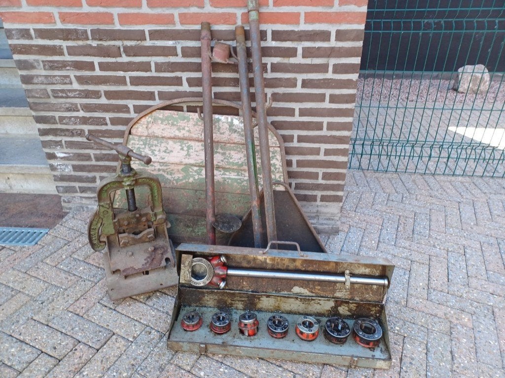 Authentieke buisdraadsnijset, Ophalen