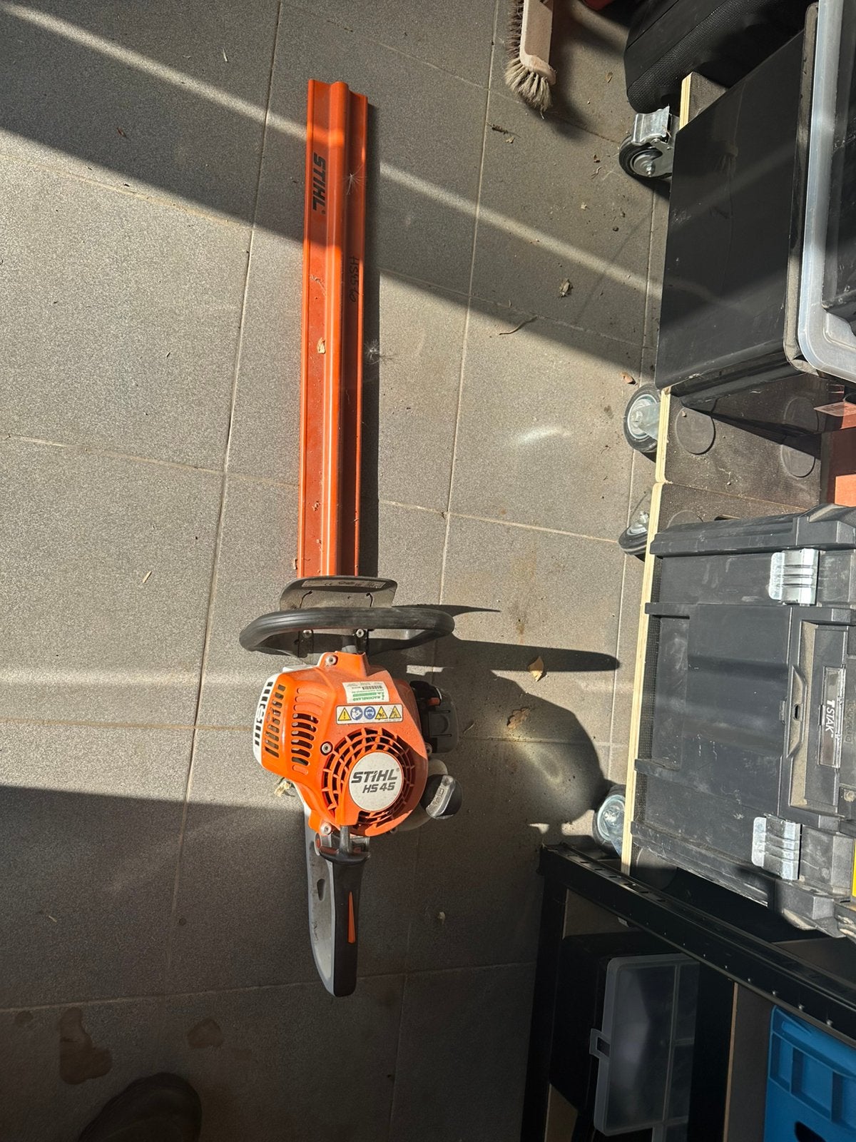 Stihl HS45 heggenschaar op benzine, Ophalen, Zo goed als nieuw, Benzine