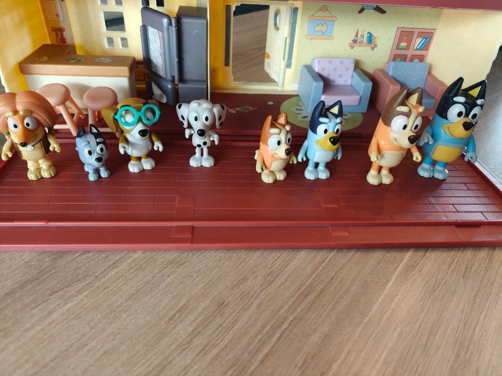 Bluey huis met speelfiguren, Kinderen en Baby's, Speelgoed | Poppenhuizen, Ophalen, Gebruikt