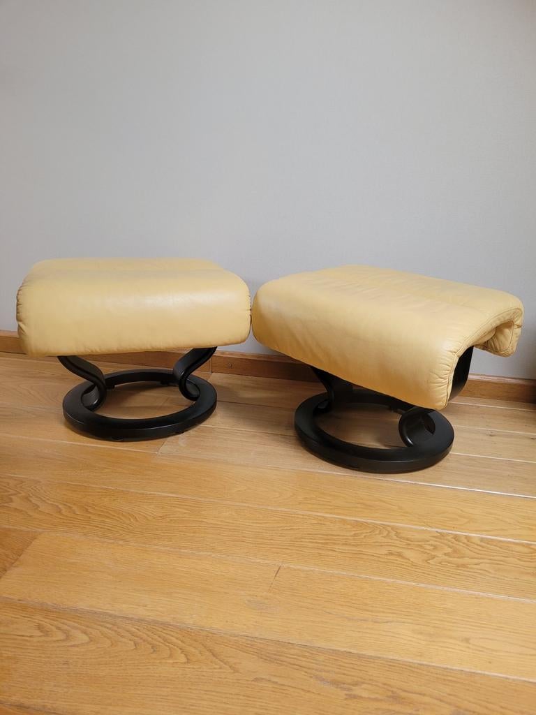 2 poufs ou poufs en cuir jaune clair - bois, Maison & Meubles, Comme neuf, Enlèvement, Moins de 50 cm, Rectangulaire