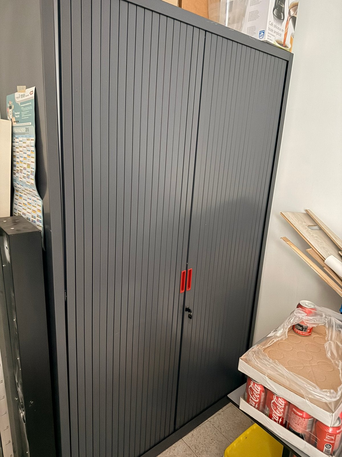 3 roldeurkasten -+ 1 schuifdeurkast, Ophalen, Gebruikt, 100 tot 150 cm, Metaal