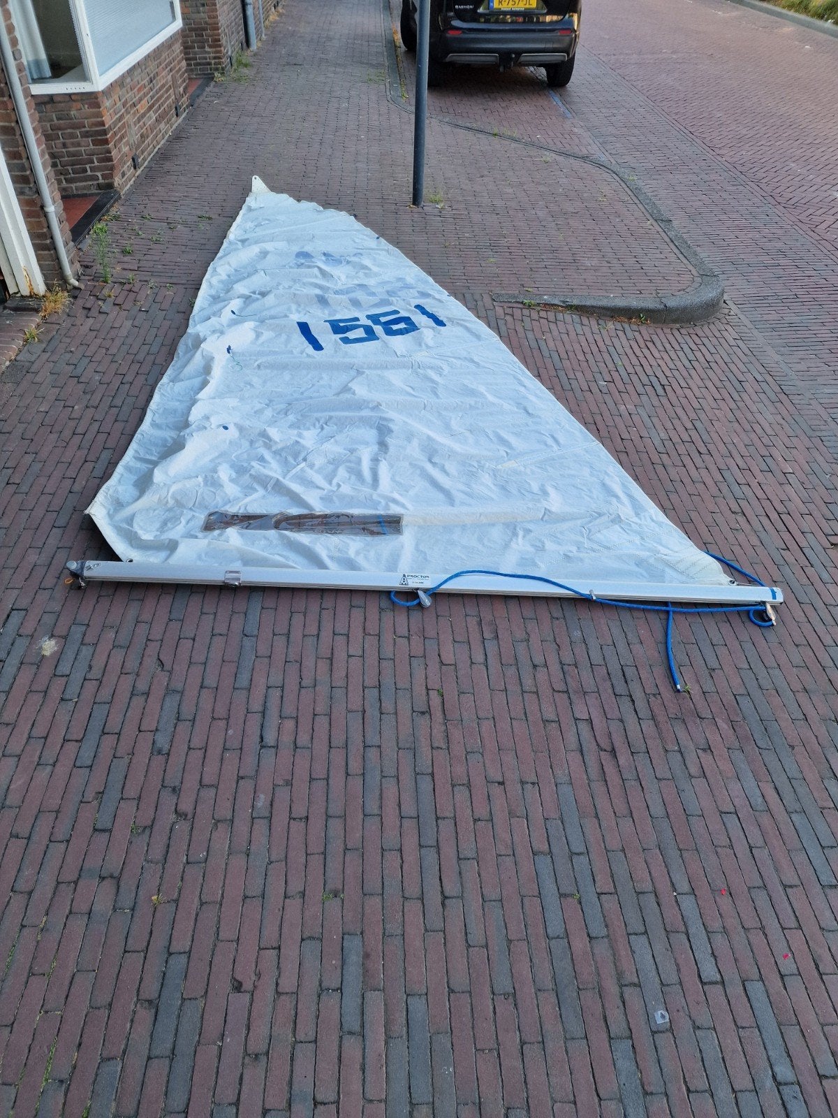 Splash blue zeil met giek, Ophalen
