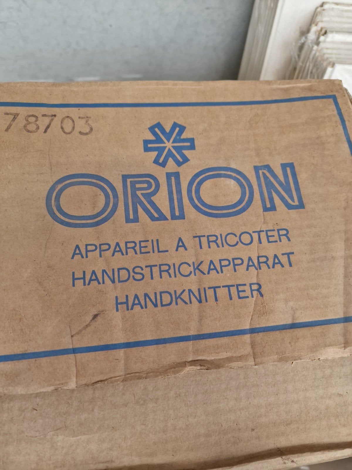 Tricoteuse à la main Orion, Enlèvement