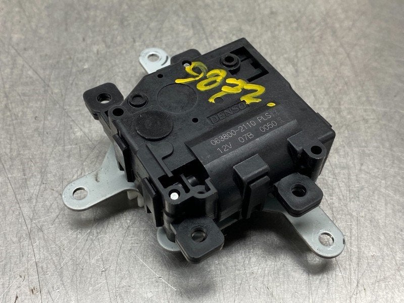 ACTIONNEUR MOTEUR VOLET CHAUFFAGE RAV4 (A4) (|0638002110|), Utilisé, Toyota