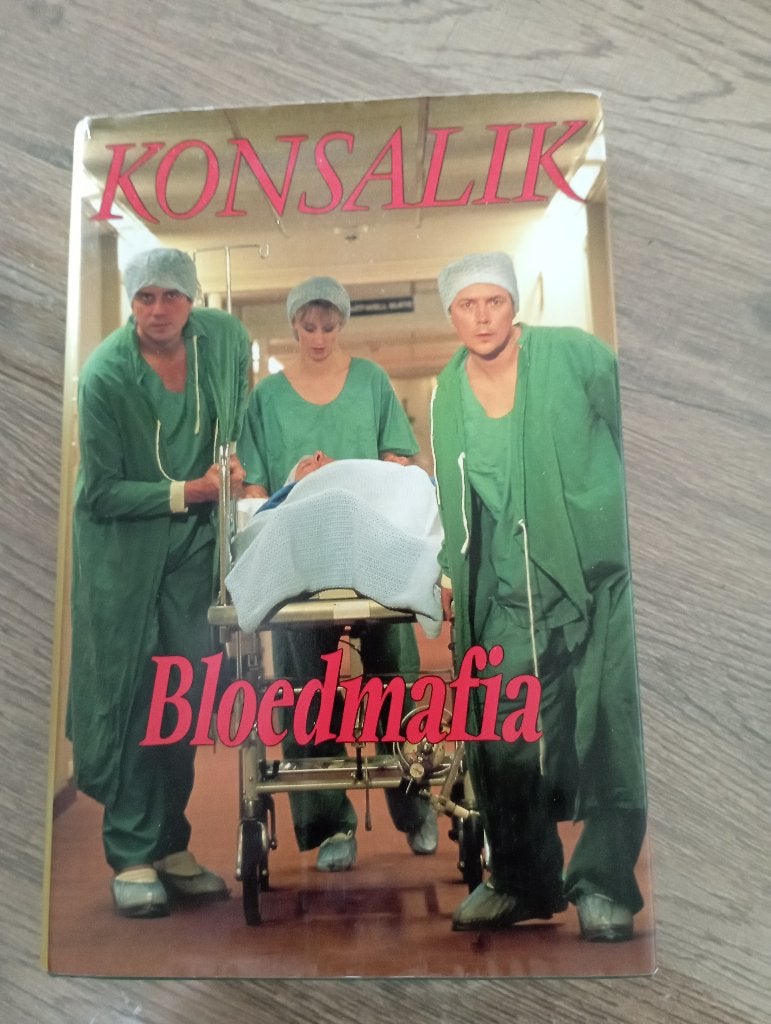 bloedmaffia - konsalik (roman), Ophalen of Verzenden, Gelezen