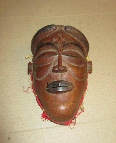 Masque Africain PWO Chokwe Congo 21 cm de Longueur, Envoi
