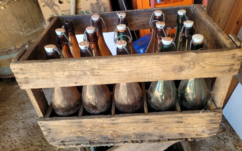 Het hele rek met oude RENAULD-bierflessen, Ophalen, Gebruikt, Flesje(s)
