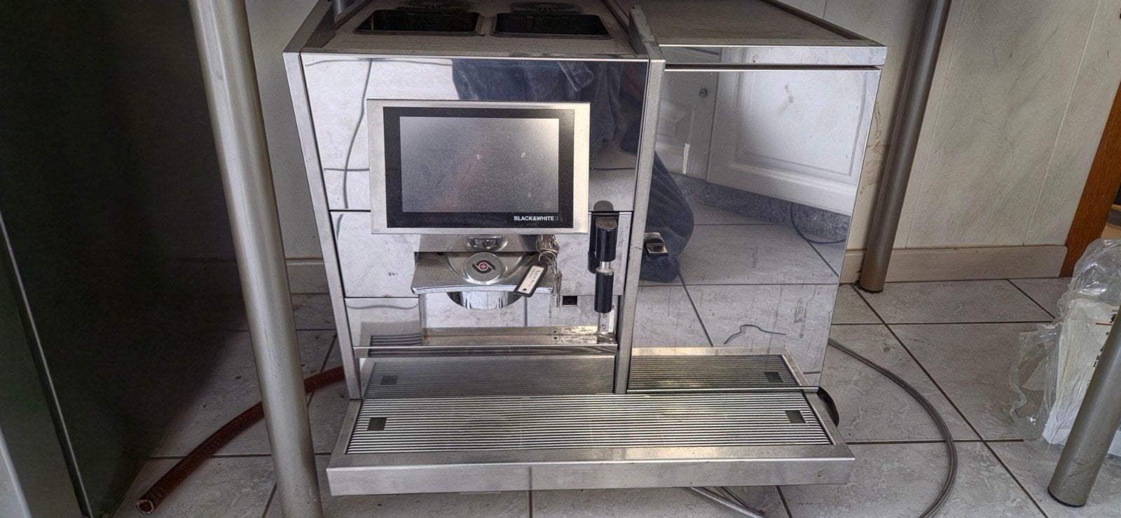 2 industriële koffiemachines black & white 220v/380v, Elektronische apparatuur, Ophalen, Gebruikt, 10 kopjes of meer, Combi