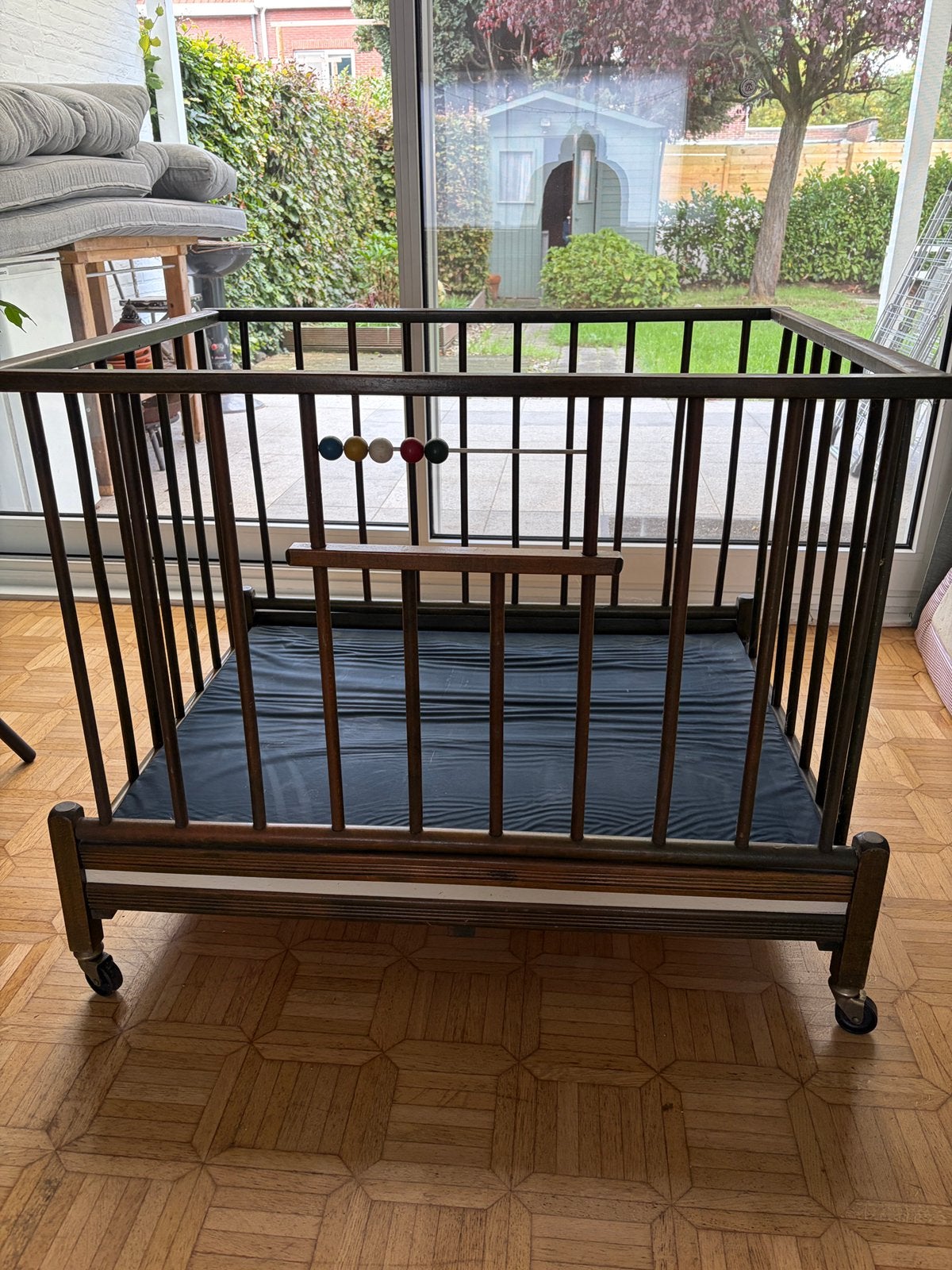 Houten babybox met matras, Ophalen, Gebruikt, Rechthoekig, Wieltjes