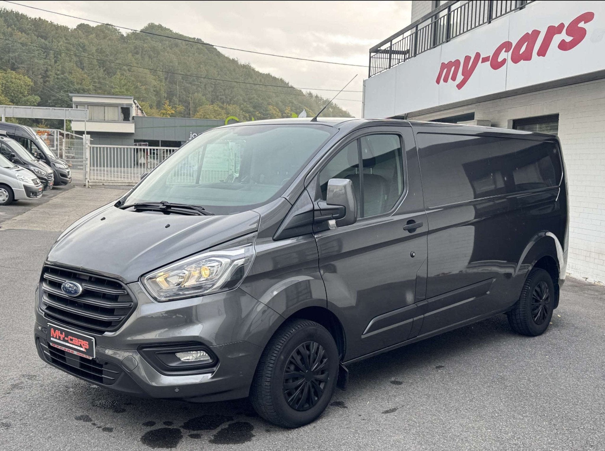 Ford Transit Custom 2.0 TDCi 130 CV LONG CHASSIS L2H1UTILITA, Autos, Camionnettes & Utilitaires, Cuir, Argent ou Gris, Achat, Euro 6