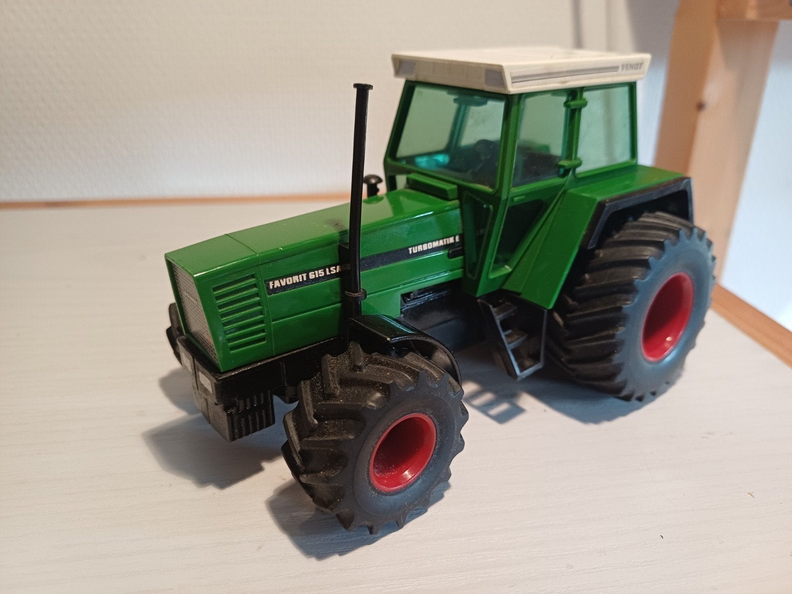 Fendt 615 britannique avec pneus larges, Envoi, Britains