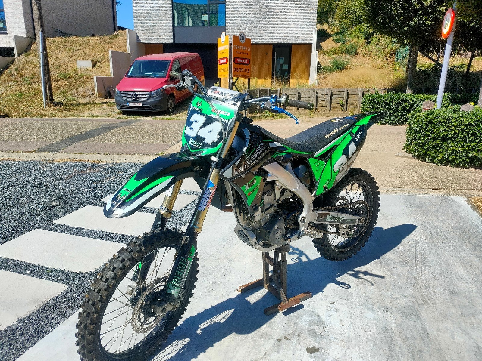 crossmotor met laarzen,helm en veel wisselstukken., Fietsen en Brommers, Ophalen, 250 cc