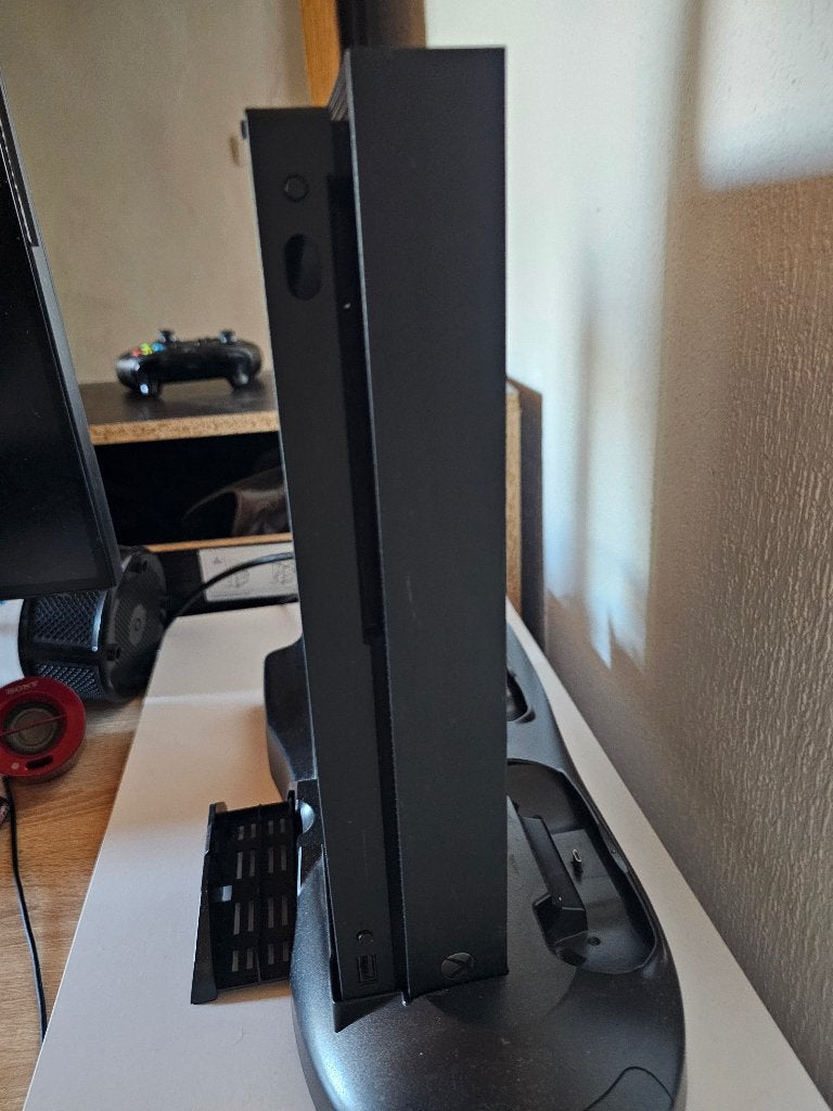 xbox one 1Tb + 1 controller + 2 games, Games en Spelcomputers, Spelcomputers | Xbox One, Ophalen, Xbox One, Zo goed als nieuw