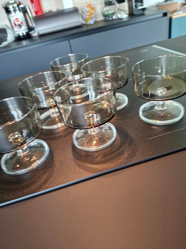 6 LUMINARC ijsbekers van gerookt glas., Ophalen of Verzenden