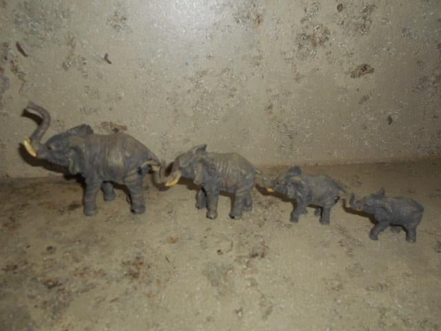 4 Beeldjes Grijze olifanten, Ophalen of Verzenden, Zo goed als nieuw, Dier