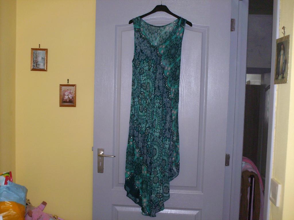a vendre robe pour dame, Kleding | Dames, Jurken, Ophalen of Verzenden, Nieuw, Overige kleuren, Onder de knie