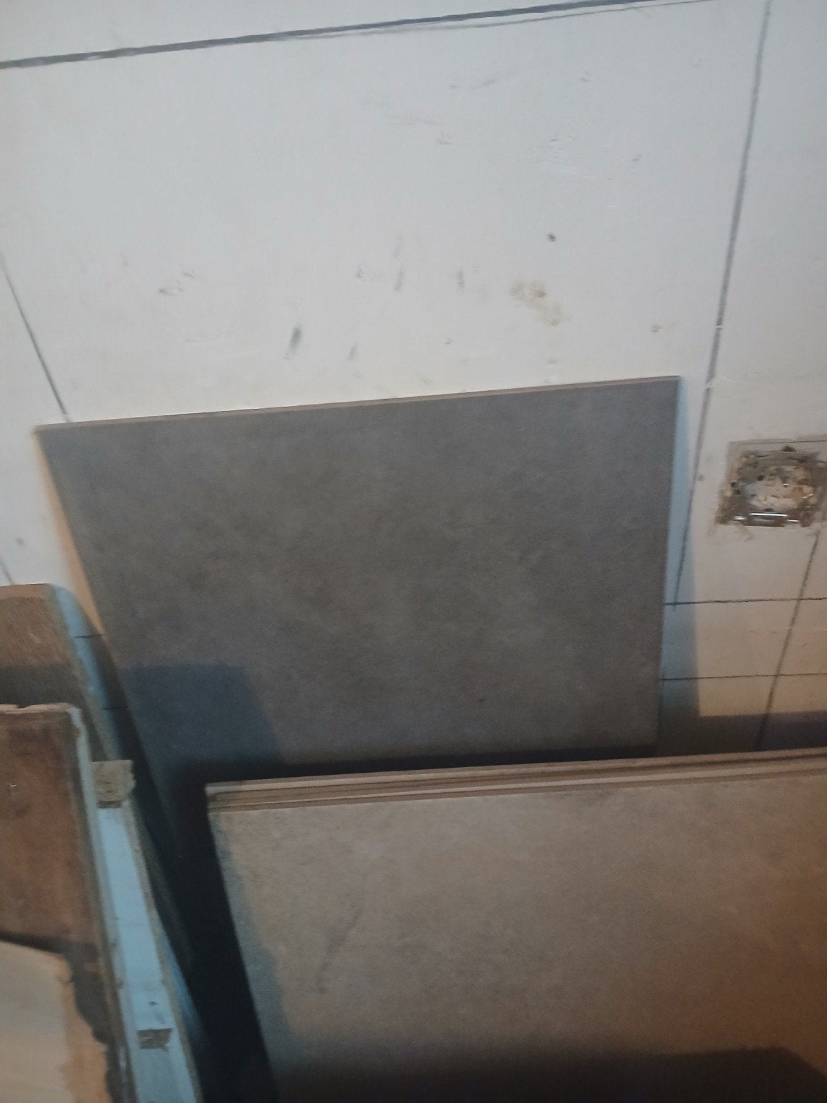 Tegel 45 x 45 . 17 stuks gratis, Ophalen