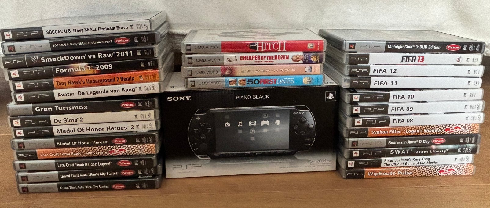 PSP-2004 Piano Black +originele doos +26 games + 4 UMD films, Games en Spelcomputers, Spelcomputers | Sony PSP, Ophalen of Verzenden