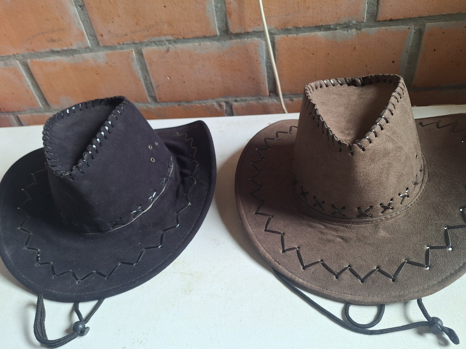 2 cowboy hoeden, Kleding | Dames, Hoeden en Petten, Ophalen