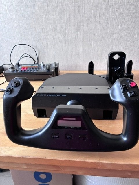 Logitech Flight Yoke  +Schakelpanel + multipanel., Computers en Software, Ophalen of Verzenden, Zo goed als nieuw, Logitech