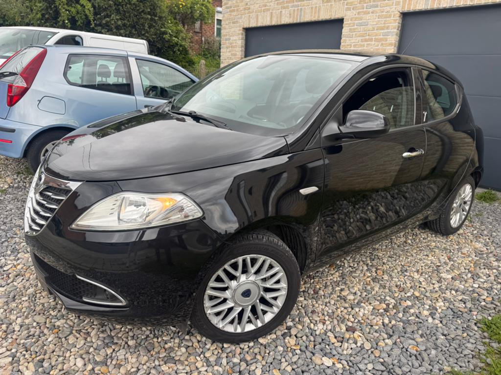 Lancia Ypsilon 2013 1.2  essence airco 3999 euros, Auto's, Lancia, Ypsilon, ABS, Airbags, Airconditioning, Bluetooth, Boordcomputer