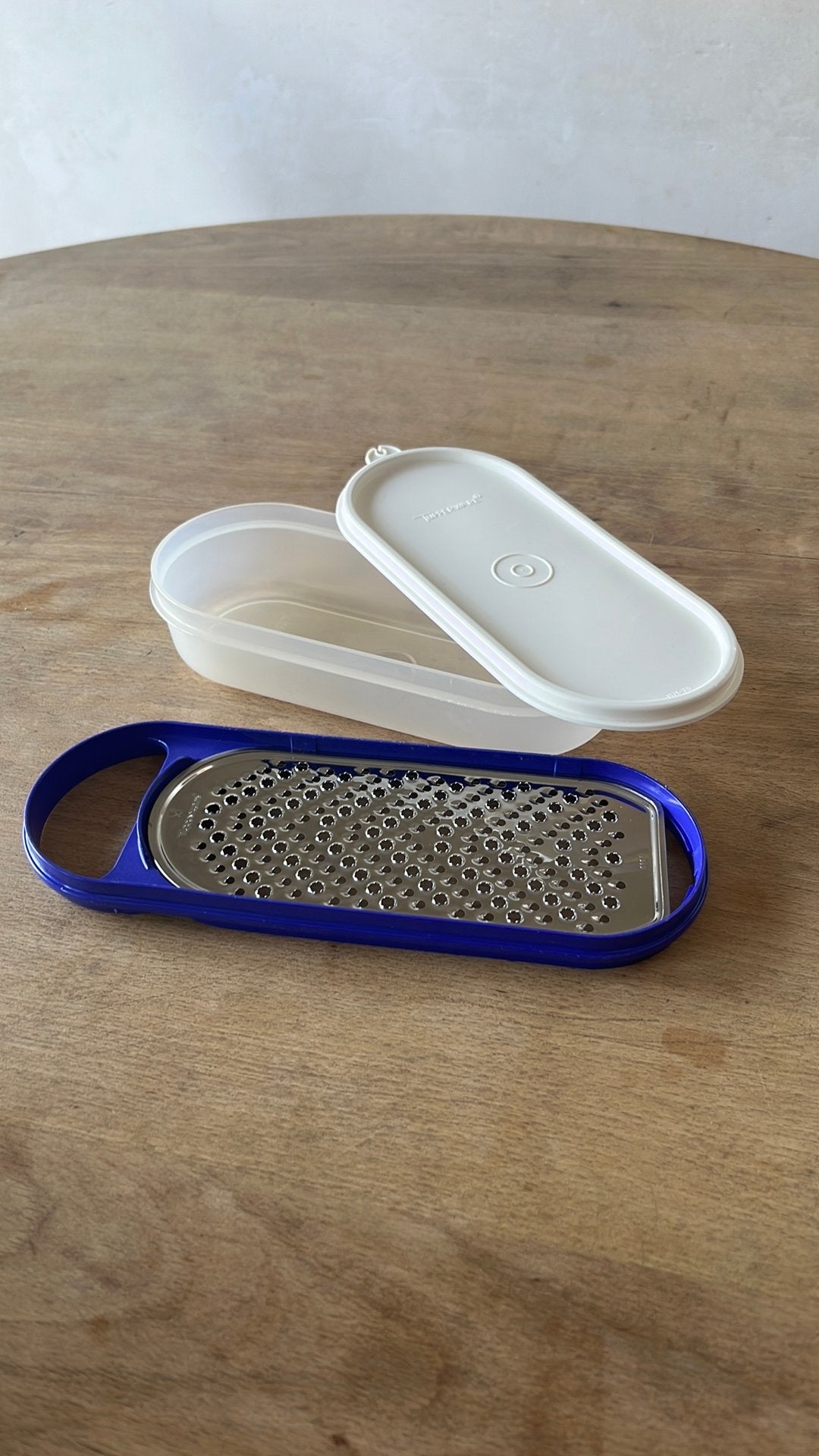 Râpe à fromage Tupperware, Avec couvercle, Autres couleurs, Boîte de conservation, Comme neuf