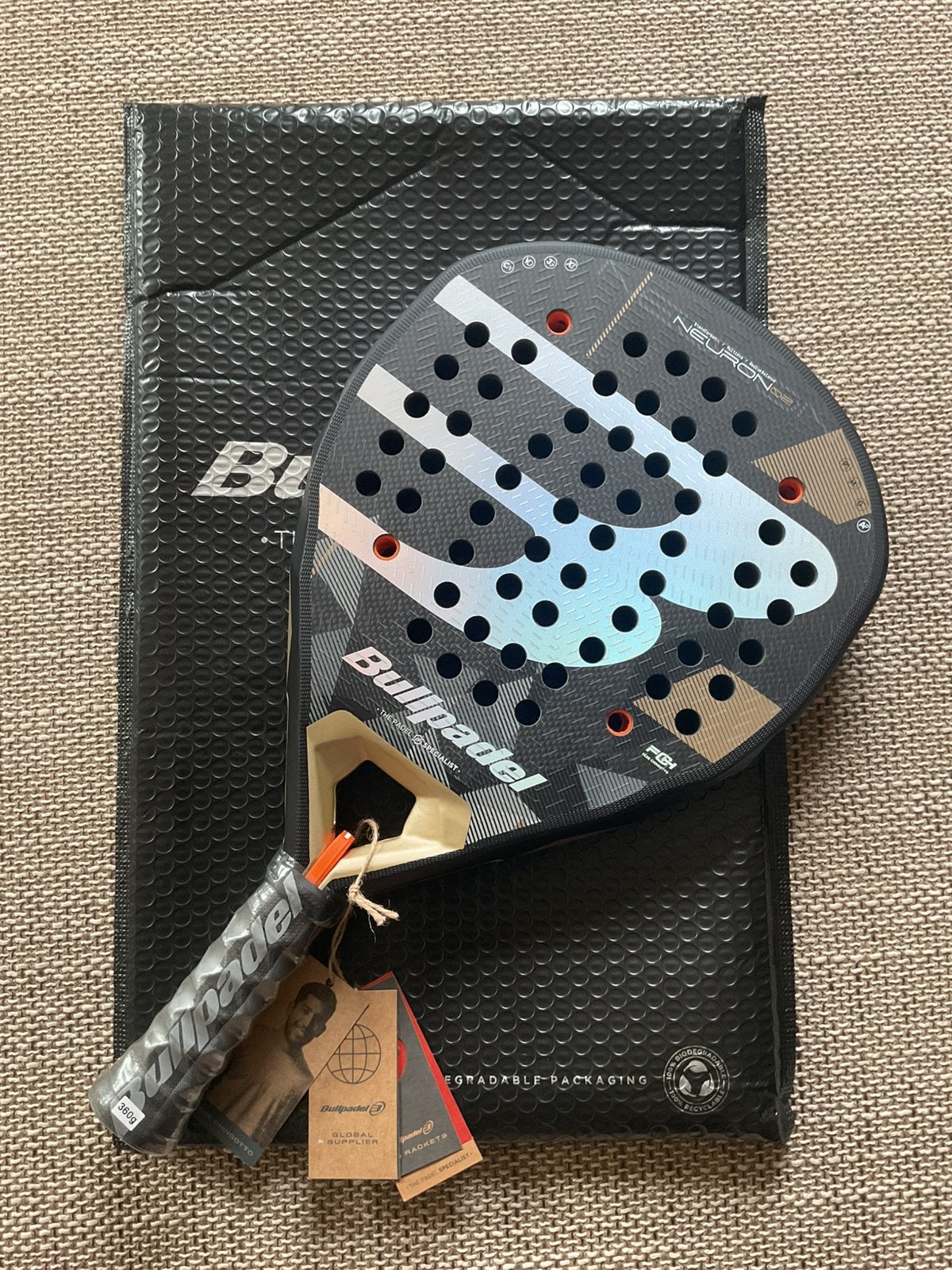 Bullpadel Neuron 02 2026 nieuw en verzegeld 140€, Sport en Fitness, Ophalen of Verzenden, Nieuw