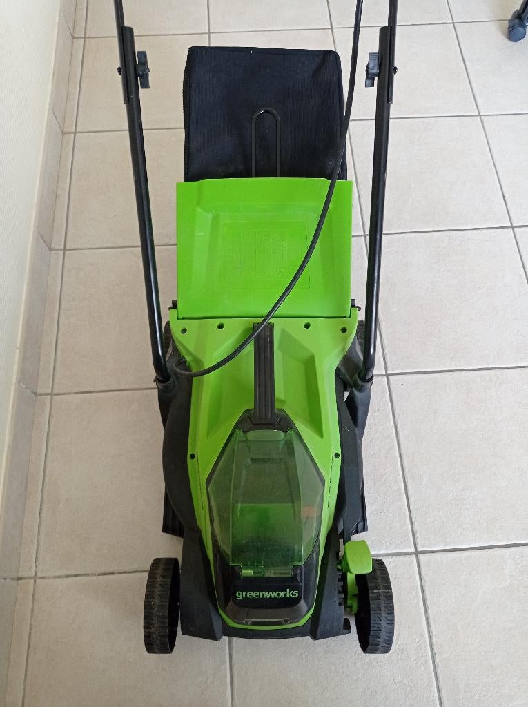 Grasmaaier, Tondeuses à gazon sur batterie, Tondeuse rotative, Comme neuf, 30 à 39 cm