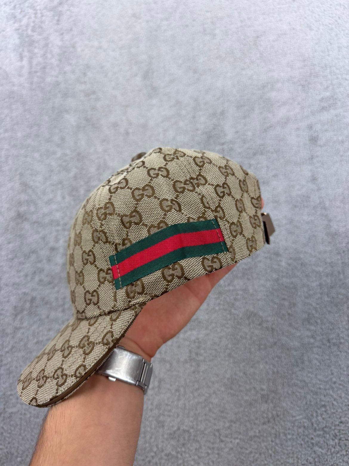 Beige pet van Gucci, Ophalen of Verzenden, Zo goed als nieuw, Pet