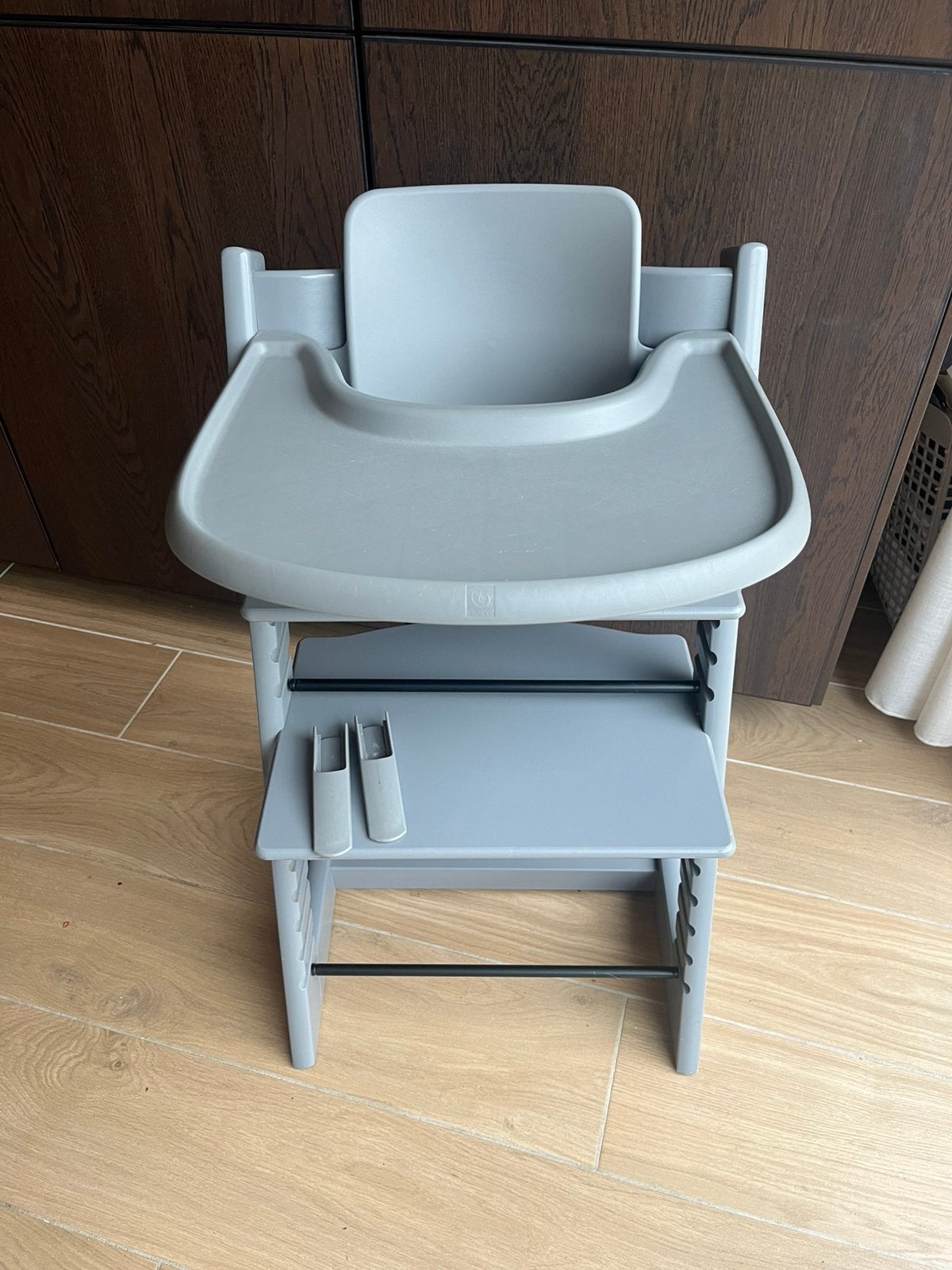 Grijze stokke TrippTrapp met accessoires, Ophalen, Zo goed als nieuw